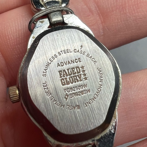 Faded Glory Silver-Tone Women’s Bracelet Watch – Japan Movement - Picture 4 of 6